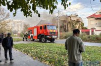 Внаслідок російських обстрілів по Херсону постраждала пасажирка маршрутки