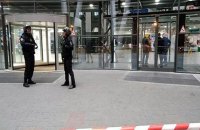 В Москве из-за сообщений о бомбах эвакуированы десятки зданий и 100 тыс. человек