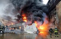 В киевской промзоне на Подоле горел склад ГСМ (обновлено)