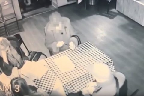 В днепровском кафе раздавали деньги за голос на президентских выборах