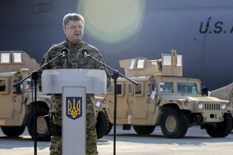 Порошенко: свободное ношение оружия поддерживают только 11% украинцев, 82% - против