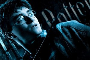 Сотни фанатов Гарри Поттера ночуют под открытым небом