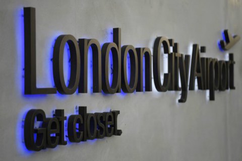 Лондонский аэропорт возобновил работу после извлечения бомбы