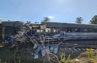 У Польщі потяг зіткнувся з вантажівкою та зійшов із рейок: є загиблий і багато поранених