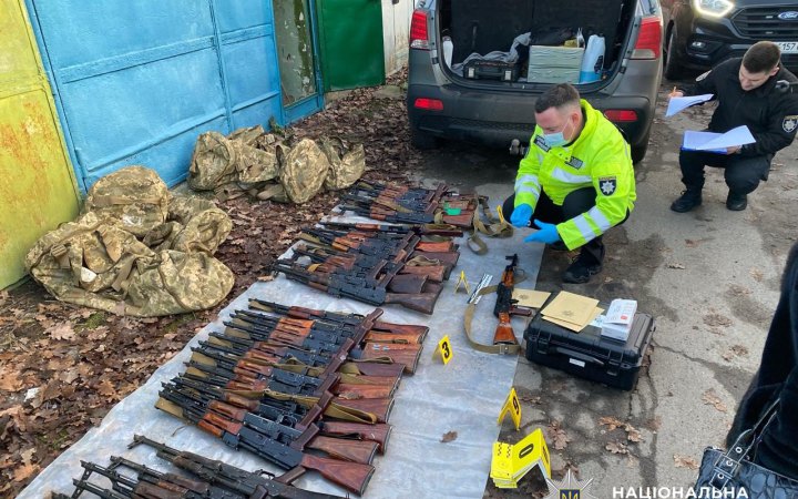Нацполіція заявила про ліквідацію масштабного каналу нелегального збуту зброї