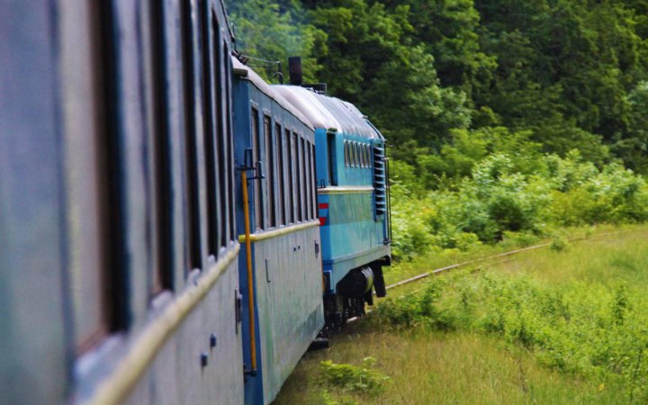 Через ворожі обстріли пошкоджено залізничну інфраструктуру між Сумами й Конотопом