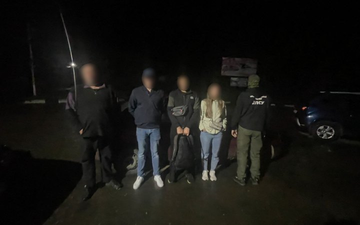 $13 000 за поїздку у багажнику: на Буковині затримали перевізника з "клієнтом"