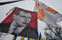 В Ровенской области установили памятник Степану Бандере
