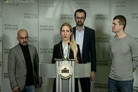 Народные депутаты призвали Порошенко и Гройсмана вмешаться в ситуацию с Сенным рынком