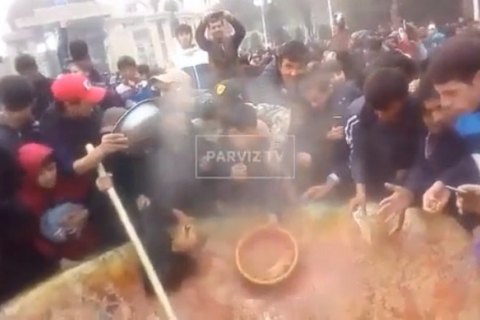 Участники фестиваля плова в Душанбе подрались из-за еды