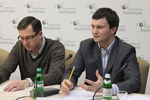 Россия хочет создать в Крыму точку опоры для пророссийского протеста, - Лещенко