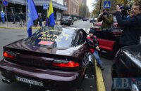 Автобус МВС пошкодив автомобіль Автомайдану під час акції під ГПУ (фото додаються)