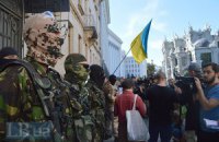 Военные под АП требуют выполнения обещаний власти и выдачи оружия