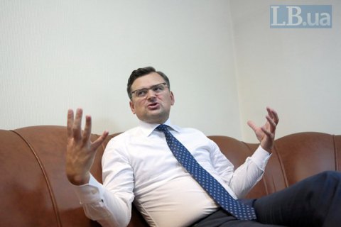 Кулеба назвал визиты Путина в Крым "признаком неуверенности"