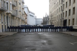 Янукович працює на Банковій, його сини - в Україні, - АП