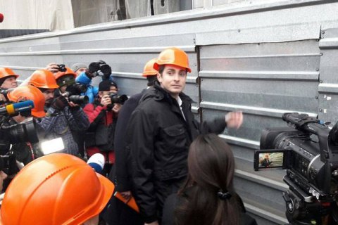 В Киеве начали демонтировать незаконную надстройку в Доме профсоюзов 