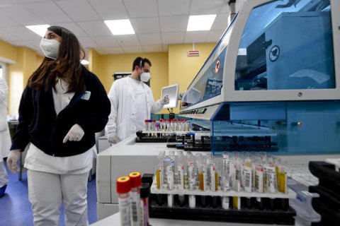 В Украине снова более 10 тыс. случаев ковида за сутки, привито 2 913 человек (обновлено)