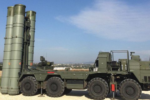 МинВОТ: Россия стягивает в Крым военную технику, чтобы блокировать к нему доступ