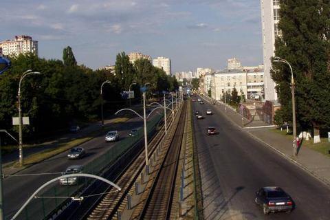 Комиссия Киевсовета одобрила переименование проспекта Комарова в честь Любомира Гузара