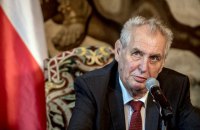 Земан нарушил обещание не проводить предвыборную кампанию