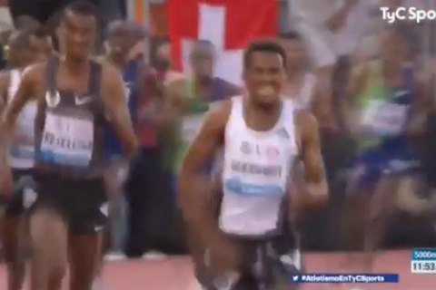 На этапе Бриллиантовой лиги легкоатлет по ошибке начал праздновать победу за круг до финиша