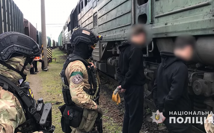 Семерых жителей Полтавской области подозревают в хищении 5 тыс. литров дизтоплива