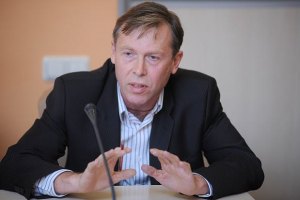 Соболев: Янукович наблюдает, как Тимошенко корчится от боли