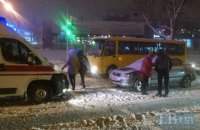 У Києві "маршрутка" протаранила легковик