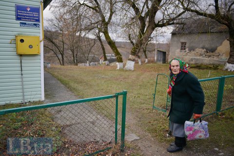 Кабмин отменил принудительный перевод пенсий на карточки