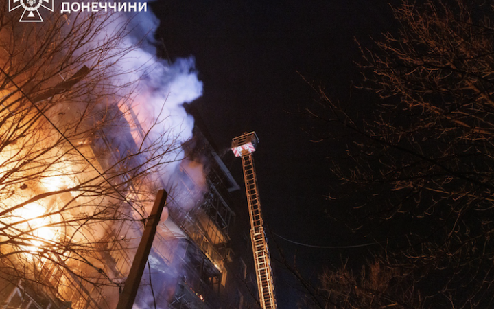 Головне за ніч та ранок вівторка, 2 грудня: удар по багатоповерхівці в Краматорську, понад 220 боєзіткнень, жалоба у Дніпрі