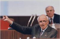 Вічно живе минуле