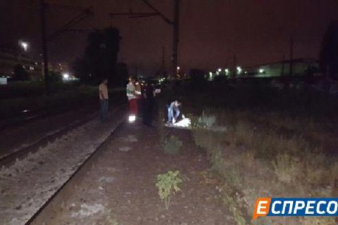 Женщина погибла под колесами электрички в Киеве