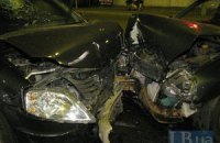 ДТП в Киеве: Renault протаранил Daewoo Lanos на Харьковском массиве