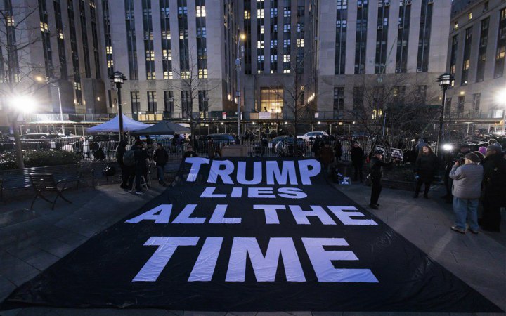 Трампу виcунуто понад 30 пунктів обвинувачень, пов’язаних із бізнес-шахрайством, − CNN