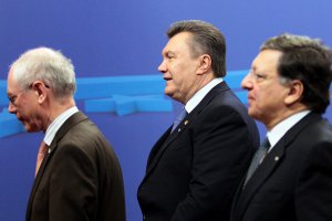 Янукович в Вильнюсе проводит встречу с ван Ромпеем и Баррозу 