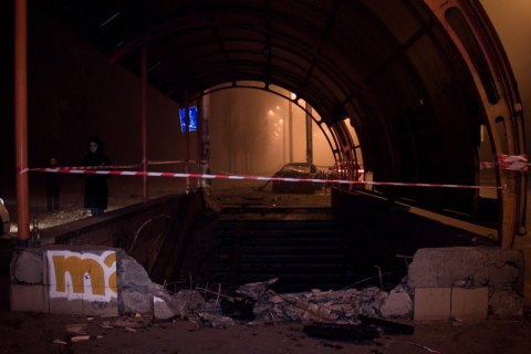 В Киеве автомобиль врезался в подземный переход