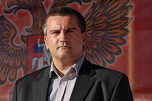 "Премьер" Крыма переподчинил себе силовиков и попросил помощи у Путина