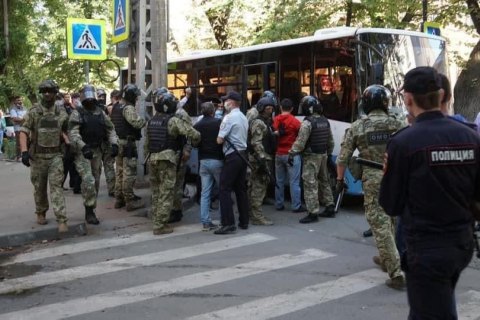 Двое задержанных в субботу крымских татар до сих пор под стражей (обновлено)