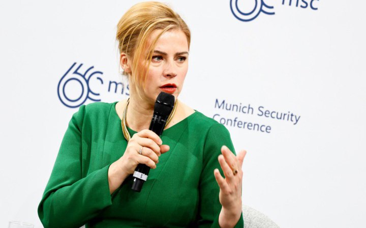 Латвійська прем’єрка Сіліня, яка подала у відставку, розглядає можливість очолити Міноборони