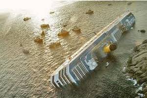 Из Costa Concordia начали выкачивать топливо