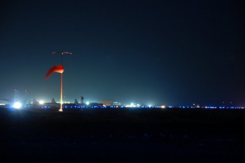 Число жертв нападения талибов на аэропорт в Афганистане достигло 50 человек
