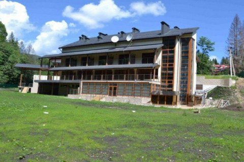 ​Скандально известную базу отдыха НБУ в Яремче удалось продать за 17,3 млн гривен