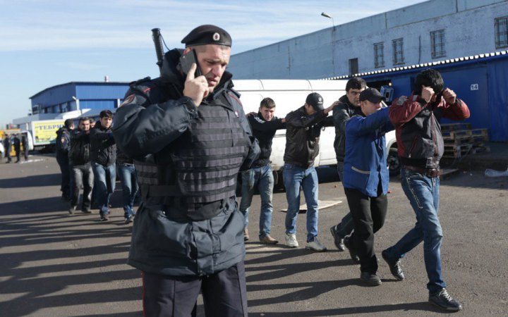 У Росії мігрантів відправляють на війну в Україну в обмін на громадянство або погрозами позбавлення волі, – МО Британії