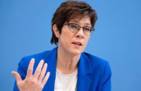 Міністр оборони Німеччини звинуватила Росію в провокаціях шляхом нарощування військ біля України