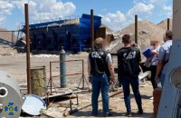 СБУ изъяла технику с гранитного карьера подсанкционого бизнесмена