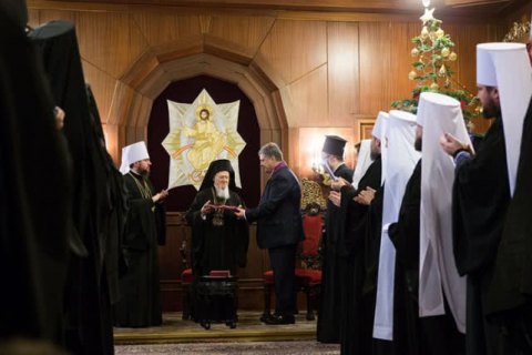 Порошенко наградил Варфоломея орденом "За заслуги"