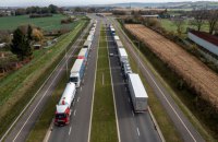 Польські перевізники продовжать блокувати кордон з Україною після переговорів