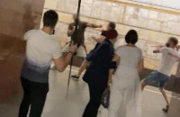 На платформе станции метро "Театральная" в Киеве произошла драка