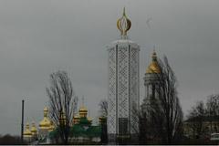 Мемориал жертв Голодомора потрескался из-за работников-нелегалов? 