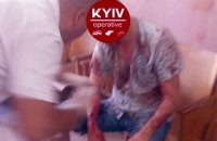 В Подольском ЖЭКе в мужчину выстрелили несколько раз и отобрали 200 тыс. гривен